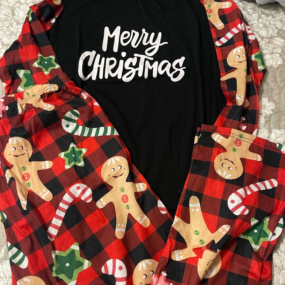 Festive Christmas ladies Pajamas Set - Black and Red 2 sets 1 XL & 1 M